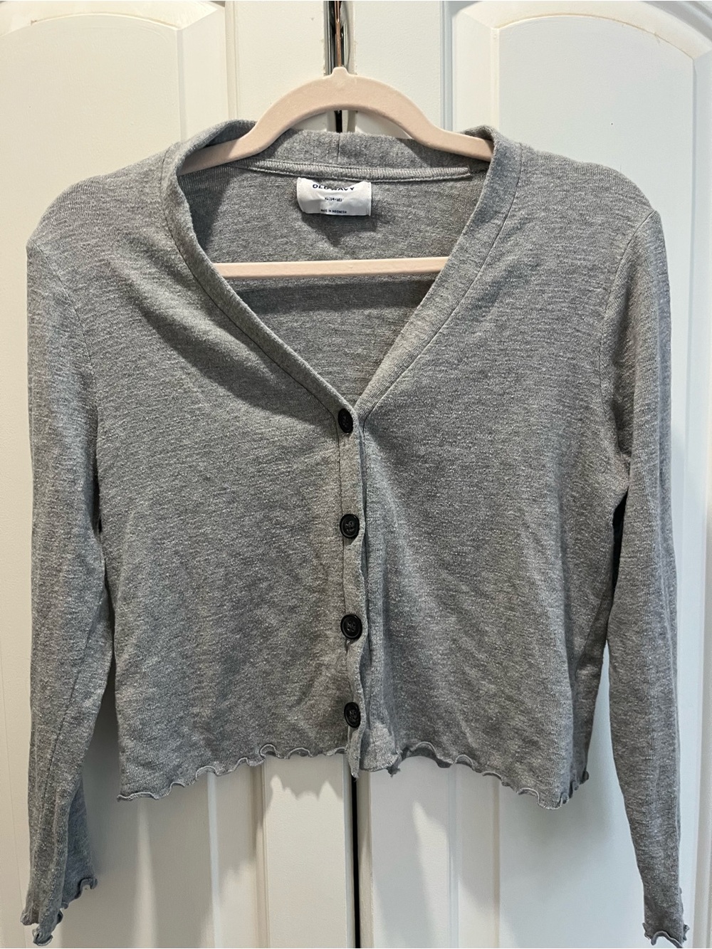 Old Navy Light Gray V-Neck Cropped Button Cardigan
